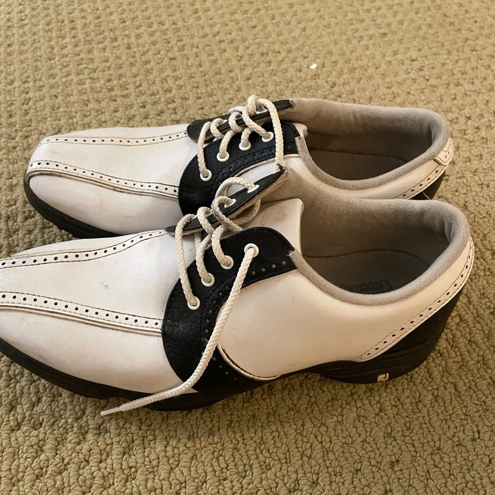 Footjoy women’s golf shoe size 9